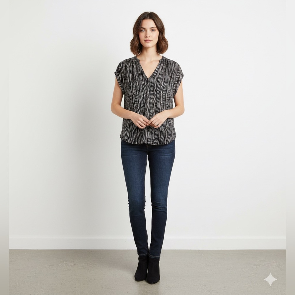 ๐ฅONLY $10! Banana Republic Abstract Wave Print V-Neck Blouse Brown White SizeSโค๏ธ